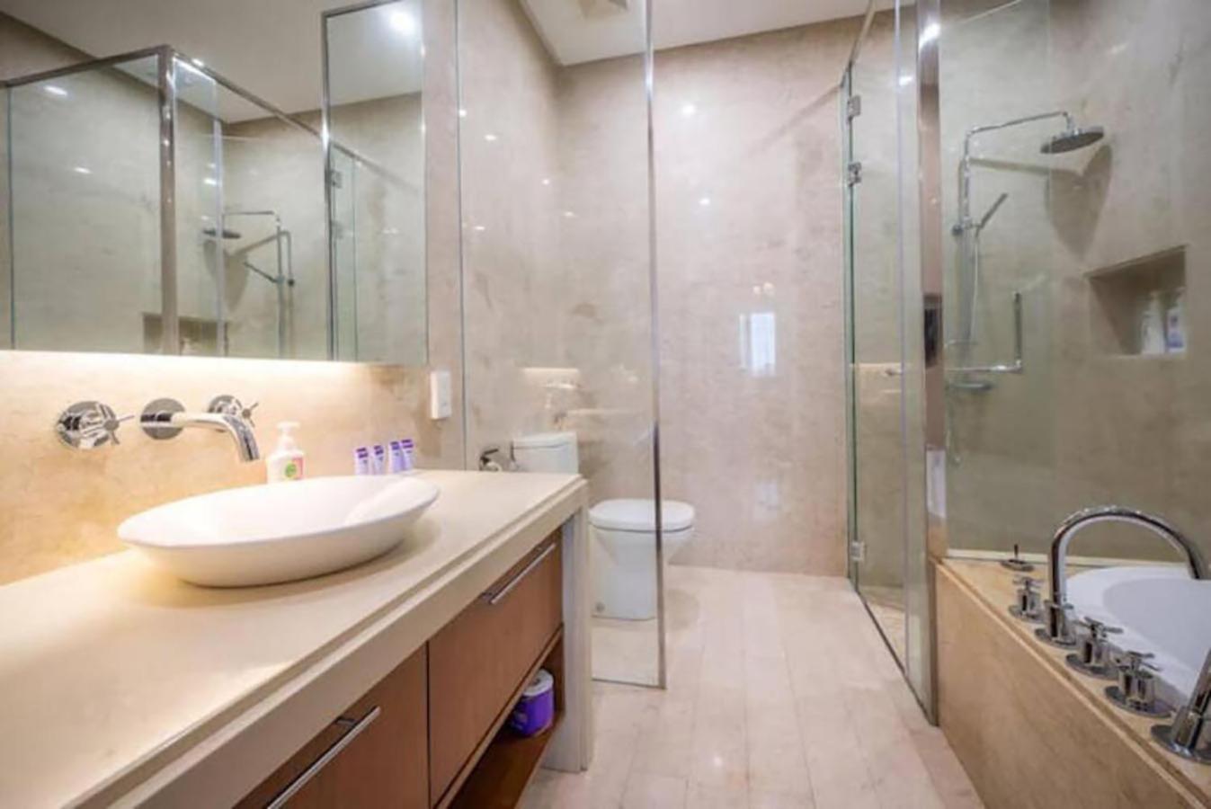 Tree Premier Suite Strait Quay Luxury Marina Suite Tanjung Tokong Экстерьер фото